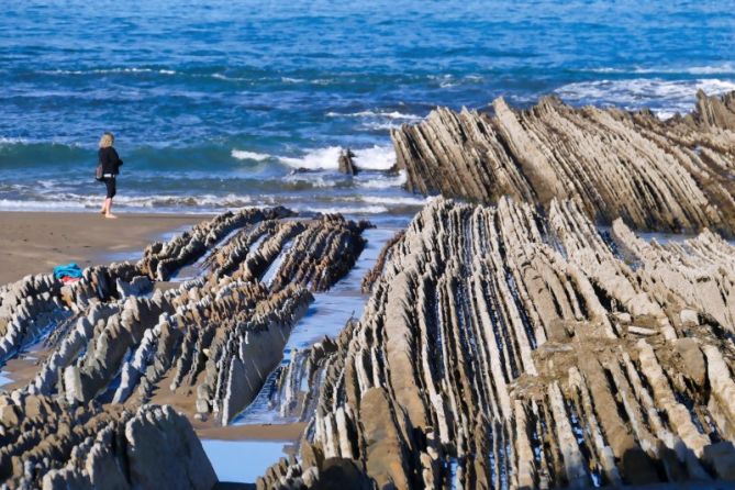 LÁMINAS DE HISTORIA: foto en Zumaia