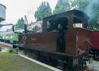 locomotora antigua de vapor ,