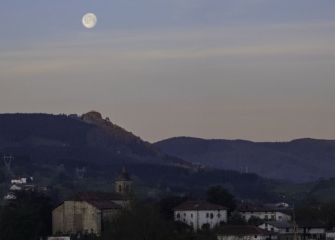 Luna llena sobre Azatza