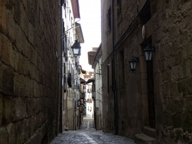 LUZ EN LA CALLE: foto en Hondarribia