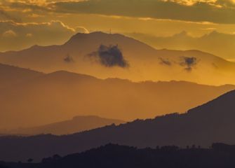 Montes guipuzkoanos al atardecer