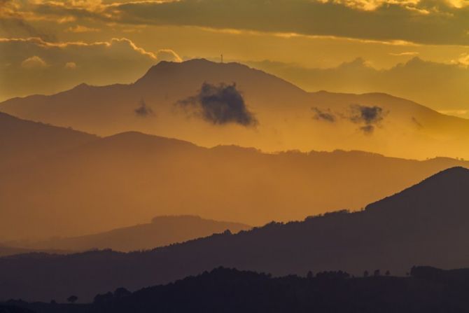 Montes guipuzkoanos al atardecer: foto en Hondarribia