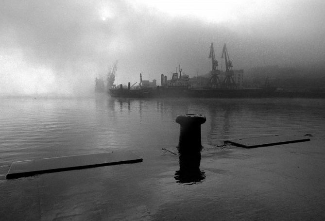 niebla en la bahia: foto en Pasaia