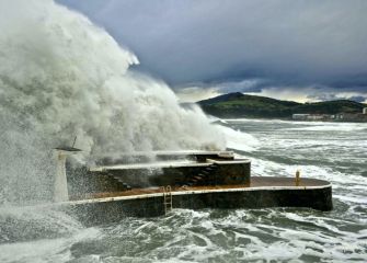 Olas Gigantes en Zarautz 