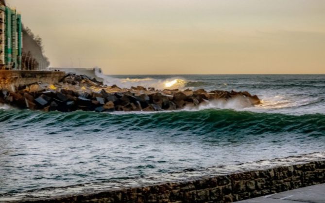 OLEAJE: foto en Donostia-San Sebastián