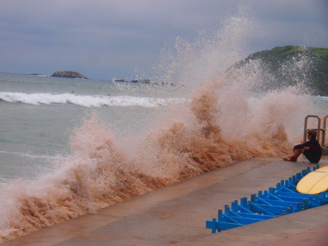 Oleaje: foto en Zarautz