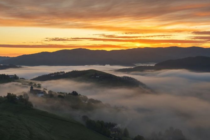 Paz entre las nieblas.: foto en Arrasate-Mondragón