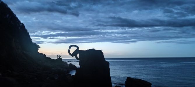 Peine en azul: foto en Donostia-San Sebastián