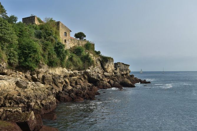 PIRATEN GAZTELUA: foto en Hondarribia