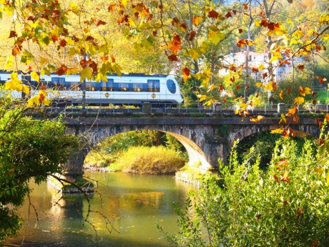 El puente con el tren: foto en Usurbil