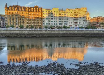 Reflejo en el rio Urumea.