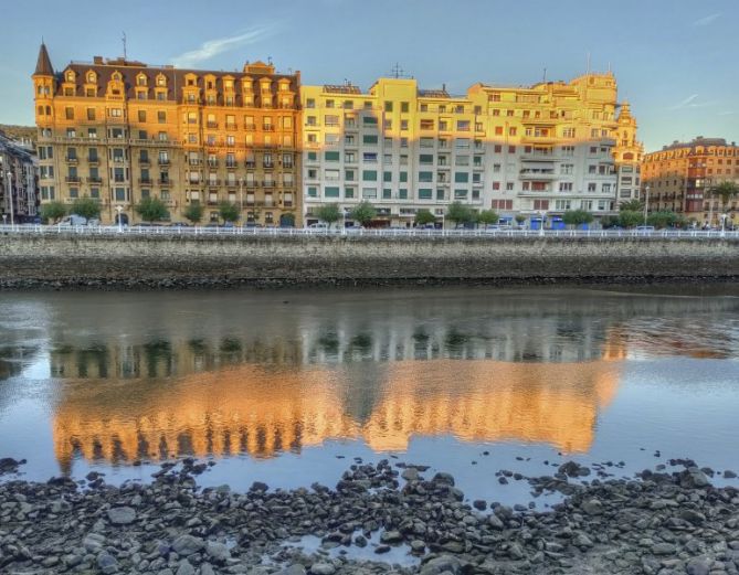 Reflejo en el rio Urumea.: foto en Donostia-San Sebastián