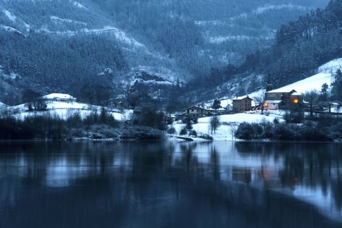 Reflejos en el frio.: foto en Aretxabaleta