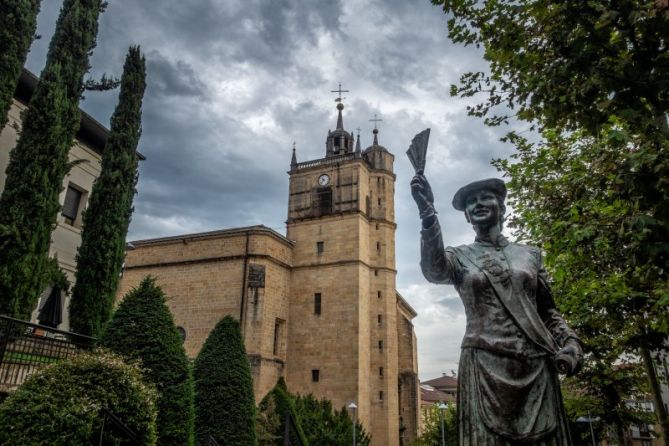 El saludo de la cantinera: foto en Irun