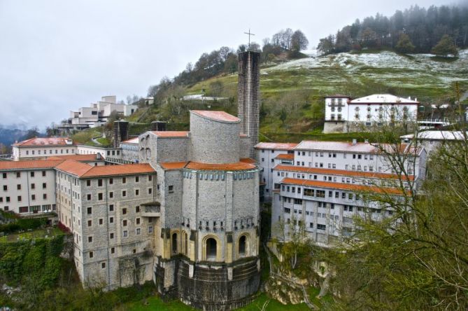 Santuario de Arantzazu : foto en Oñati