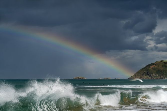 TRAS LA TORMENTA ,LA CALMA: foto en Zarautz