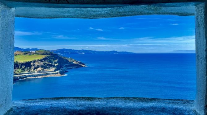 La ventana indiscreta : foto en Getaria