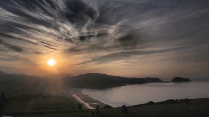 Zarautz el sol entre nubes: foto en Zarautz