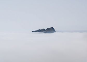 Aiako Harriak Lainoetan