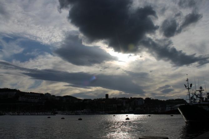 Al atardecer en el puerto: foto en Getaria