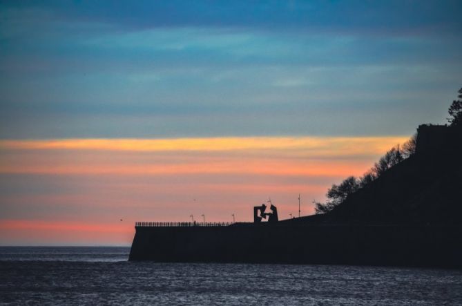 Bandera en el cielo: foto en Donostia-San Sebastián