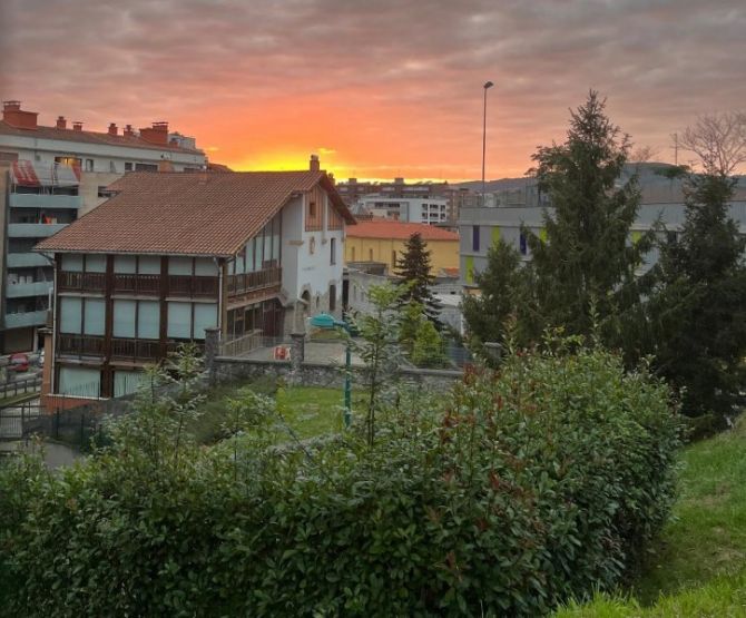 Un bonito atardecer: foto en Lasarte-Oria