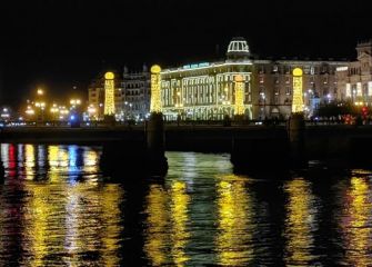 Faros fn la Zurriola