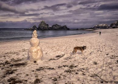 Muñecos en la arena