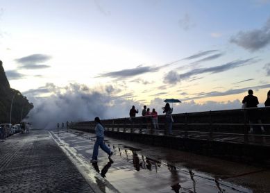 Olas en el Paseo Nuevo 