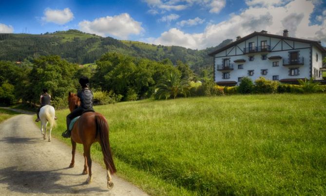 PASEO: foto en Aizarnazabal