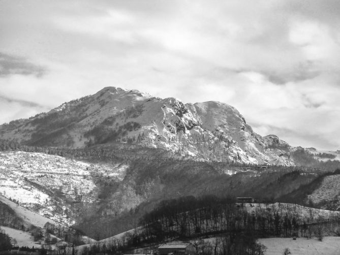peñas de aia: foto en Irun