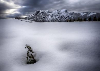 Peñas de Aia con nieve