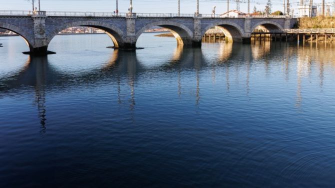 puente sobre el rio bidasoa: foto en Irun