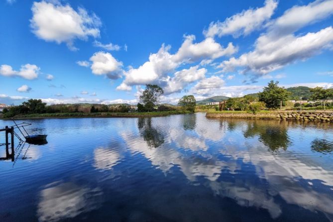 Reflejos e el Bidasoa: foto en Irun