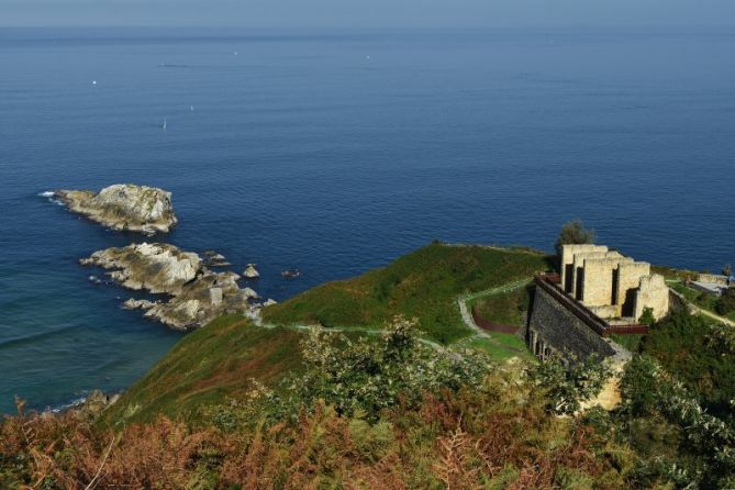 ZAMALEKU - CARGADERO: foto en Zarautz